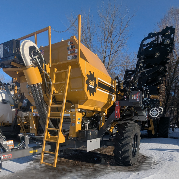 SoilWarrior 3120 with Edge Row Units