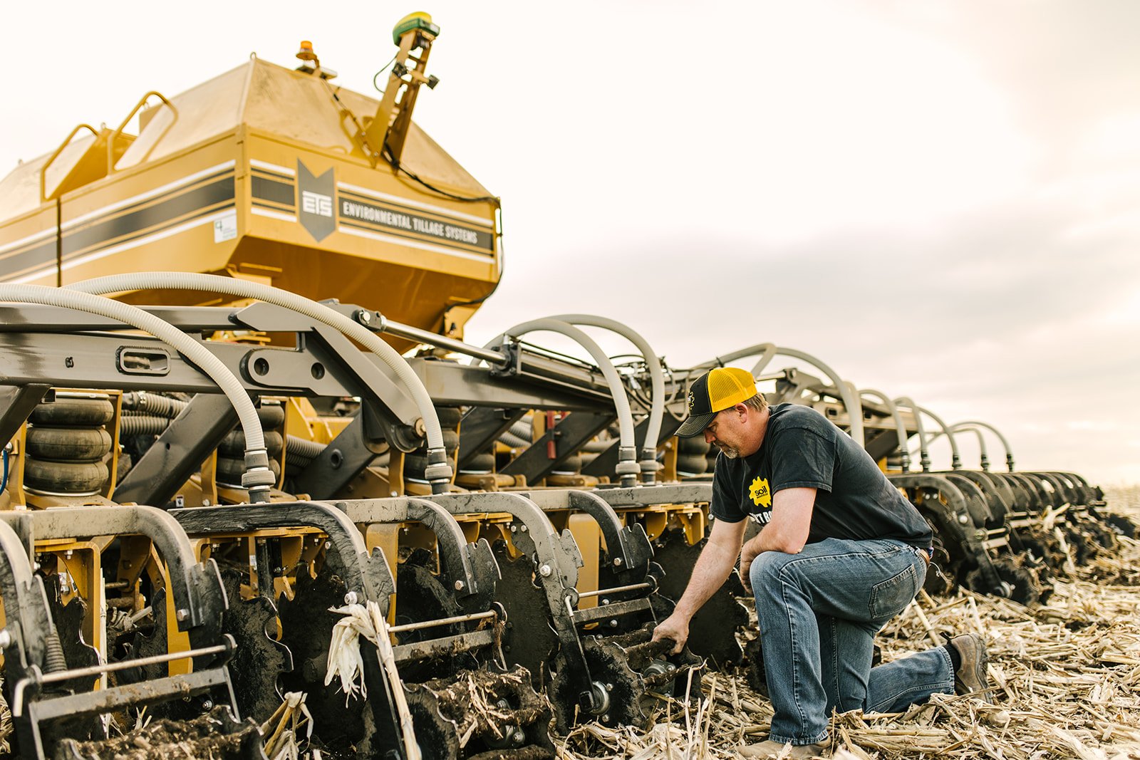 Looking for a strip-till machine that's proven to provide precise nutrient  placement and perform in most soil types? 👆 #soilwarrior…